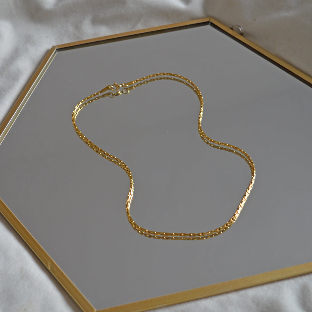GRAIL. Gold Textured Chain Necklace