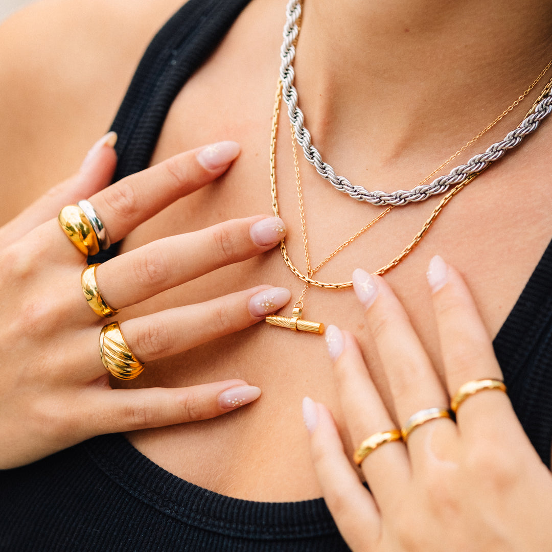 ELYSIAN. Gold Drop T Bar Necklace