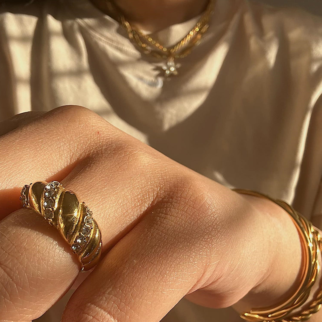 HOLLYWOOD. Crystal Croissant Ring