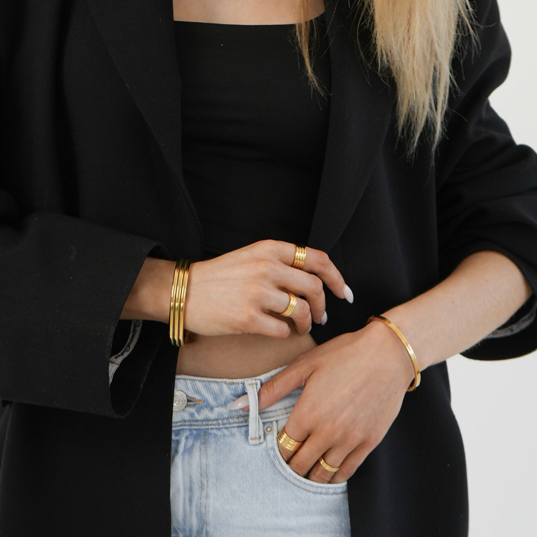 F-ROWE. Gold Ribbed Cuff Bangle