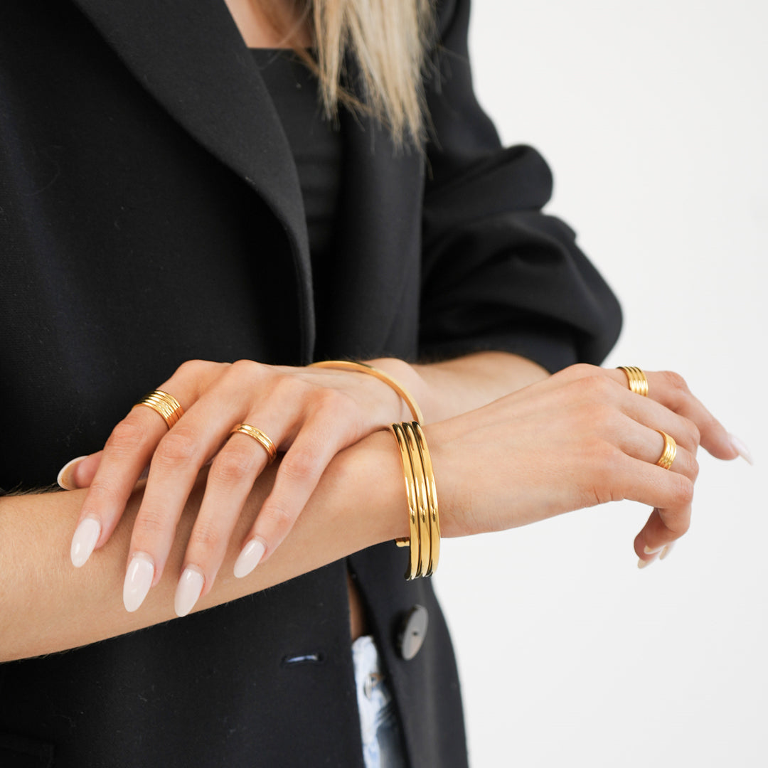 F-ROWE. Gold Ribbed Cuff Bangle