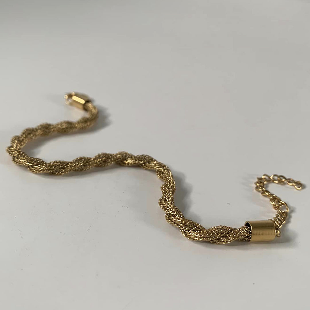 LABYRINTH. Dainty Woven Chain Bracelet