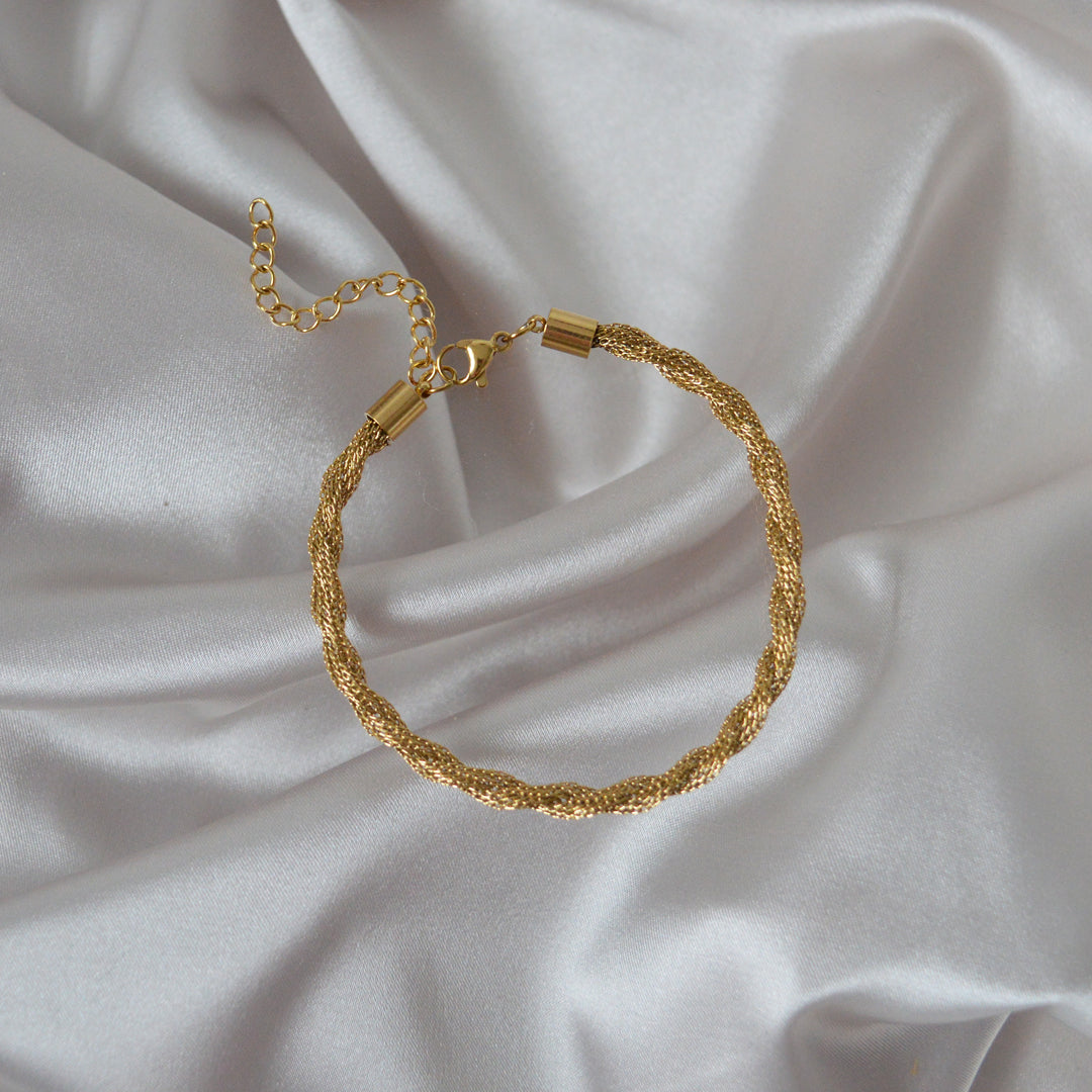 LABYRINTH. Dainty Woven Chain Bracelet