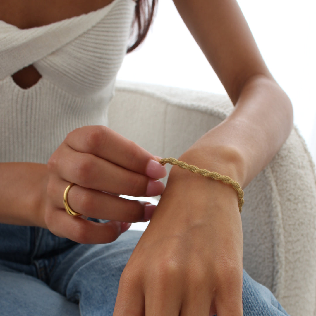 LABYRINTH. Dainty Woven Chain Bracelet