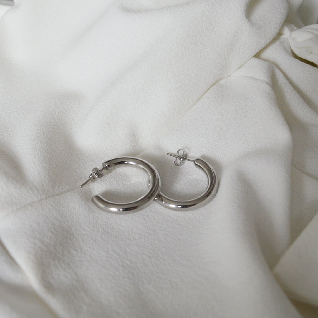 OCULUS. Silver Thick Hoop Earrings