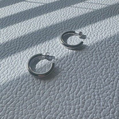 OCULUS. Silver Thick Hoop Earrings