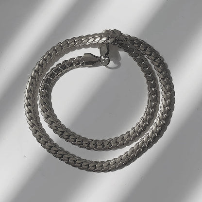 OMEGA LUXE. Silver Textured Chain Necklace