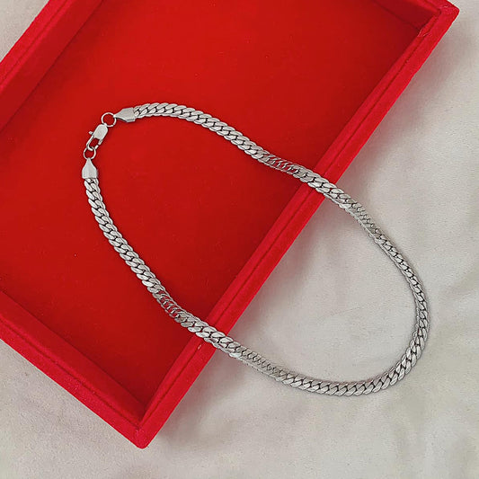 OMEGA LUXE. Silver Textured Chain Necklace