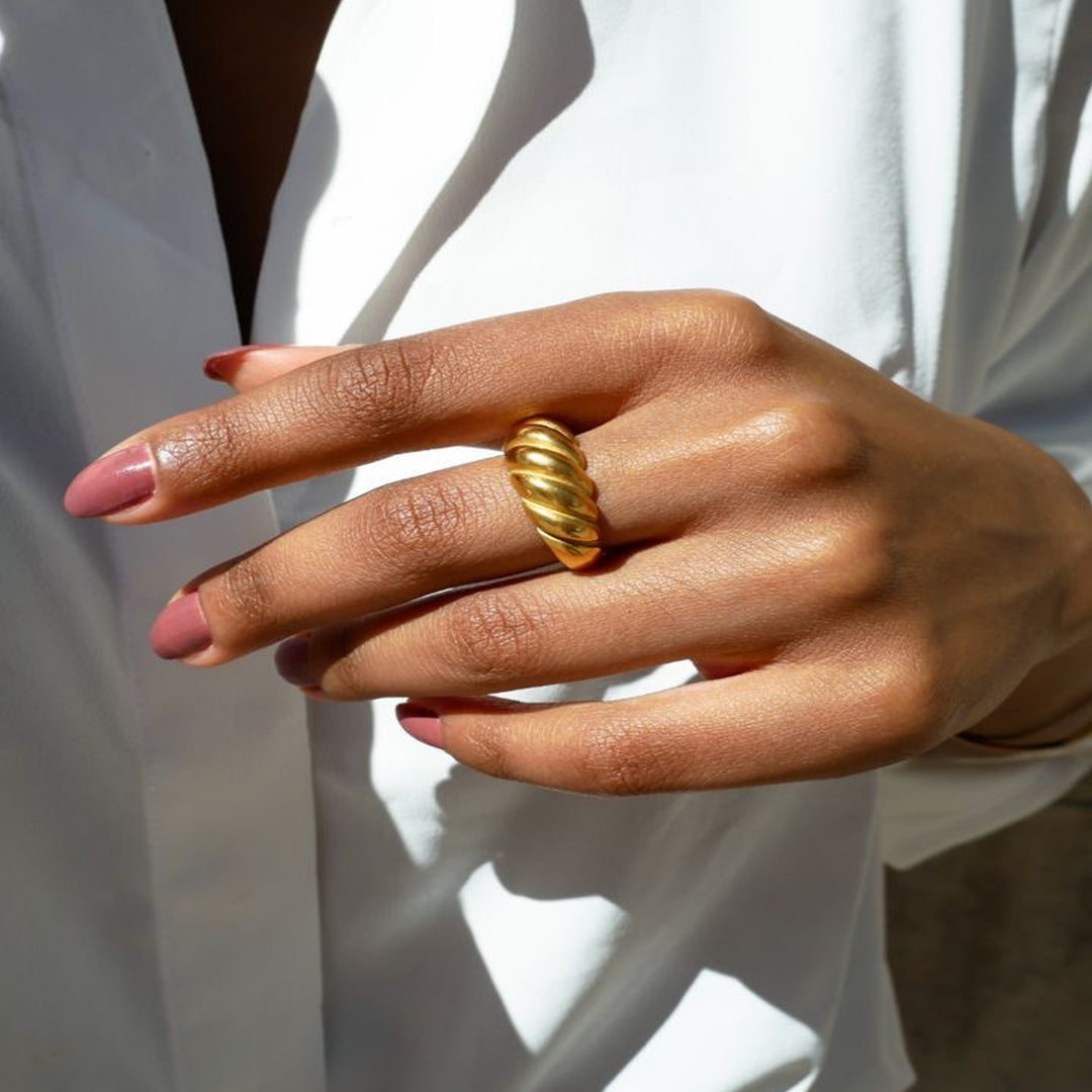 RIVER. Gold Croissant Ring