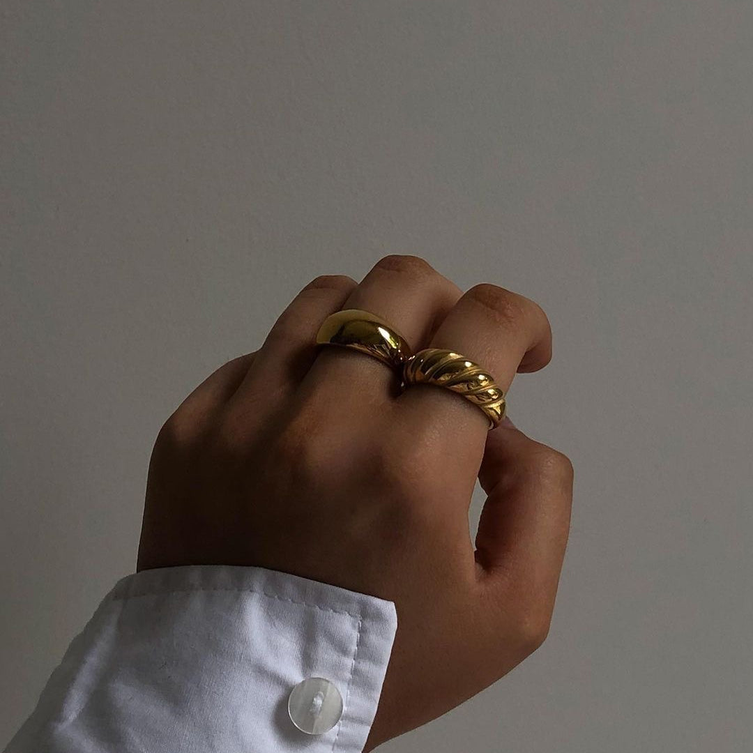 RIVER. Gold Croissant Ring
