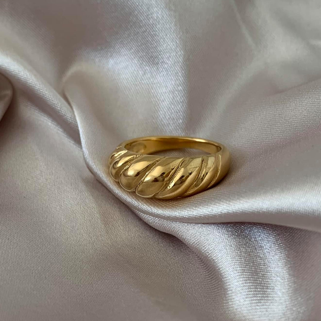 RIVER. Gold Croissant Ring