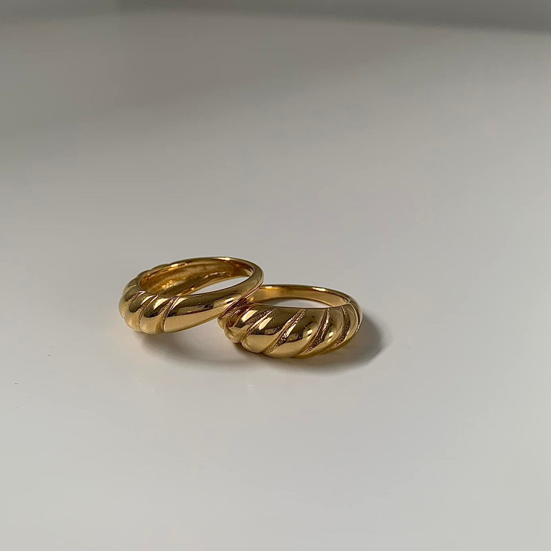 RIVER. Gold Croissant Ring