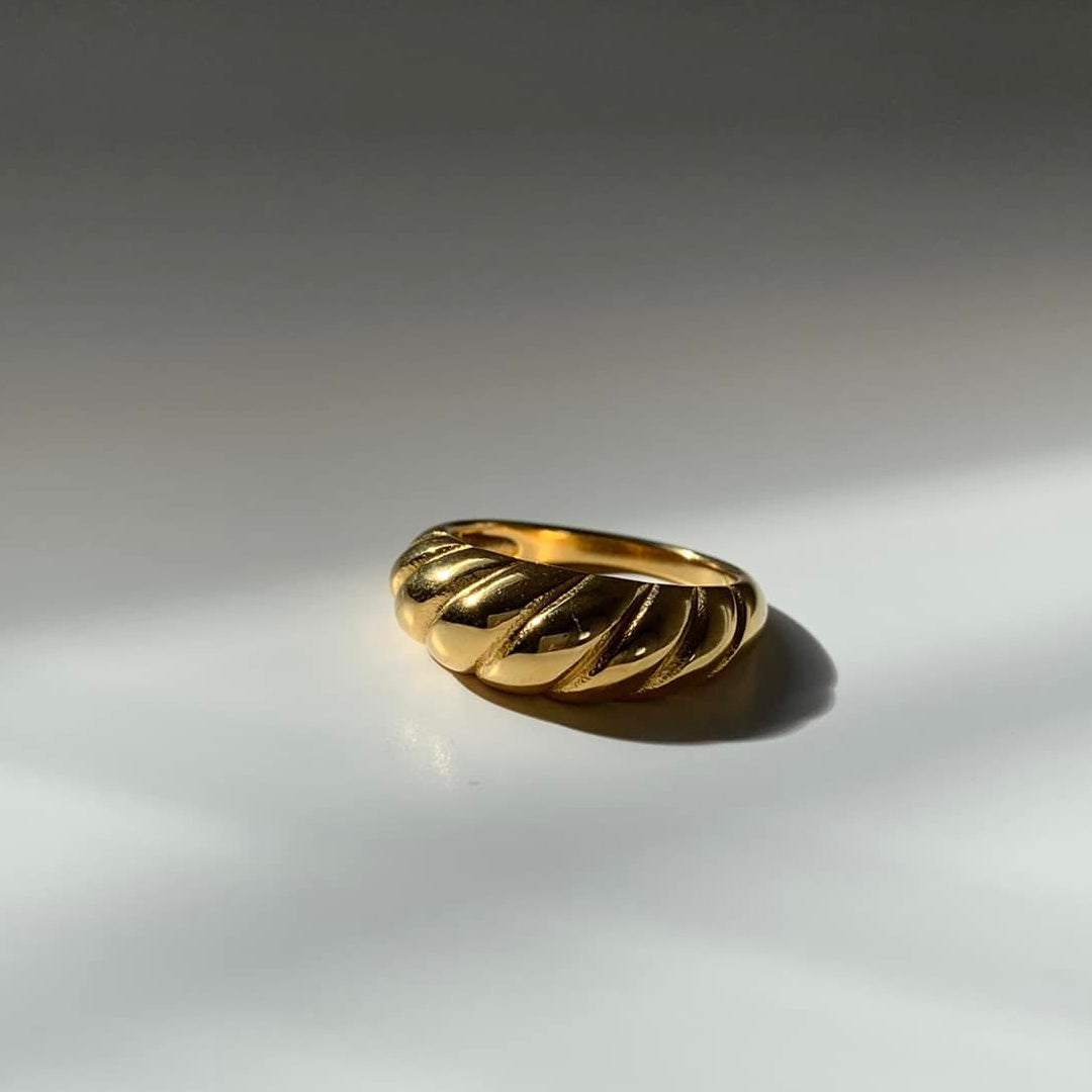 RIVER. Gold Croissant Ring