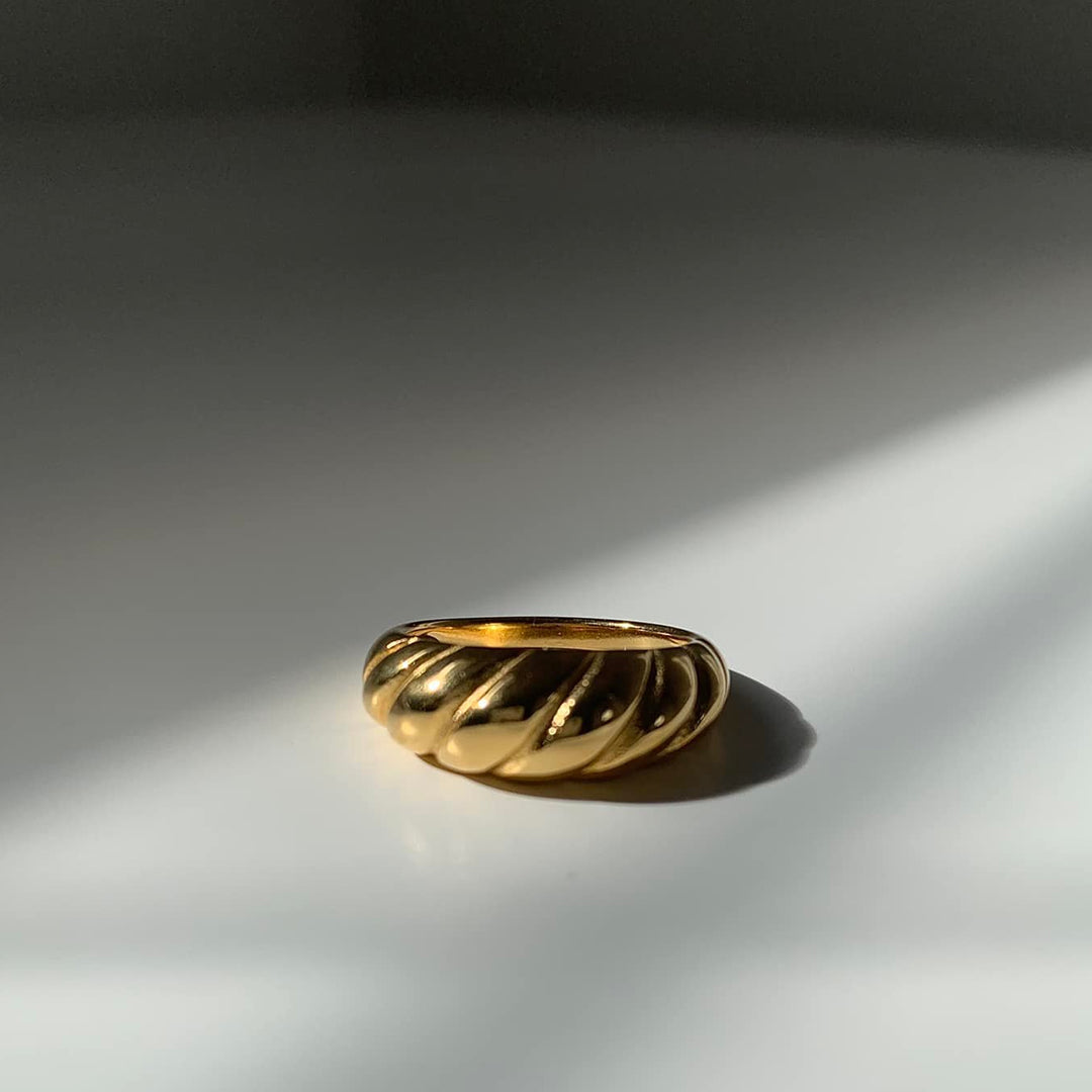 RIVER. Gold Croissant Ring