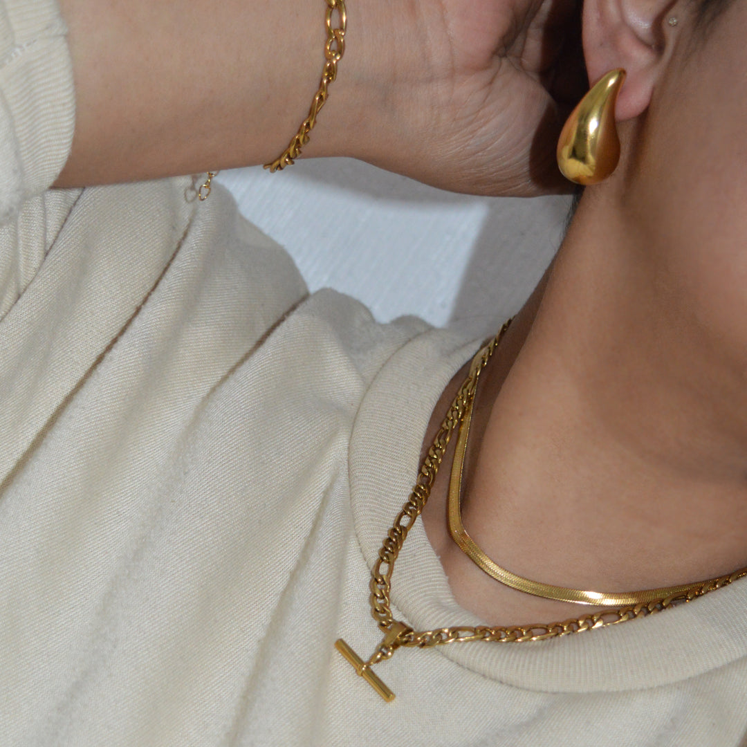 TITAN. Gold T Bar Necklace