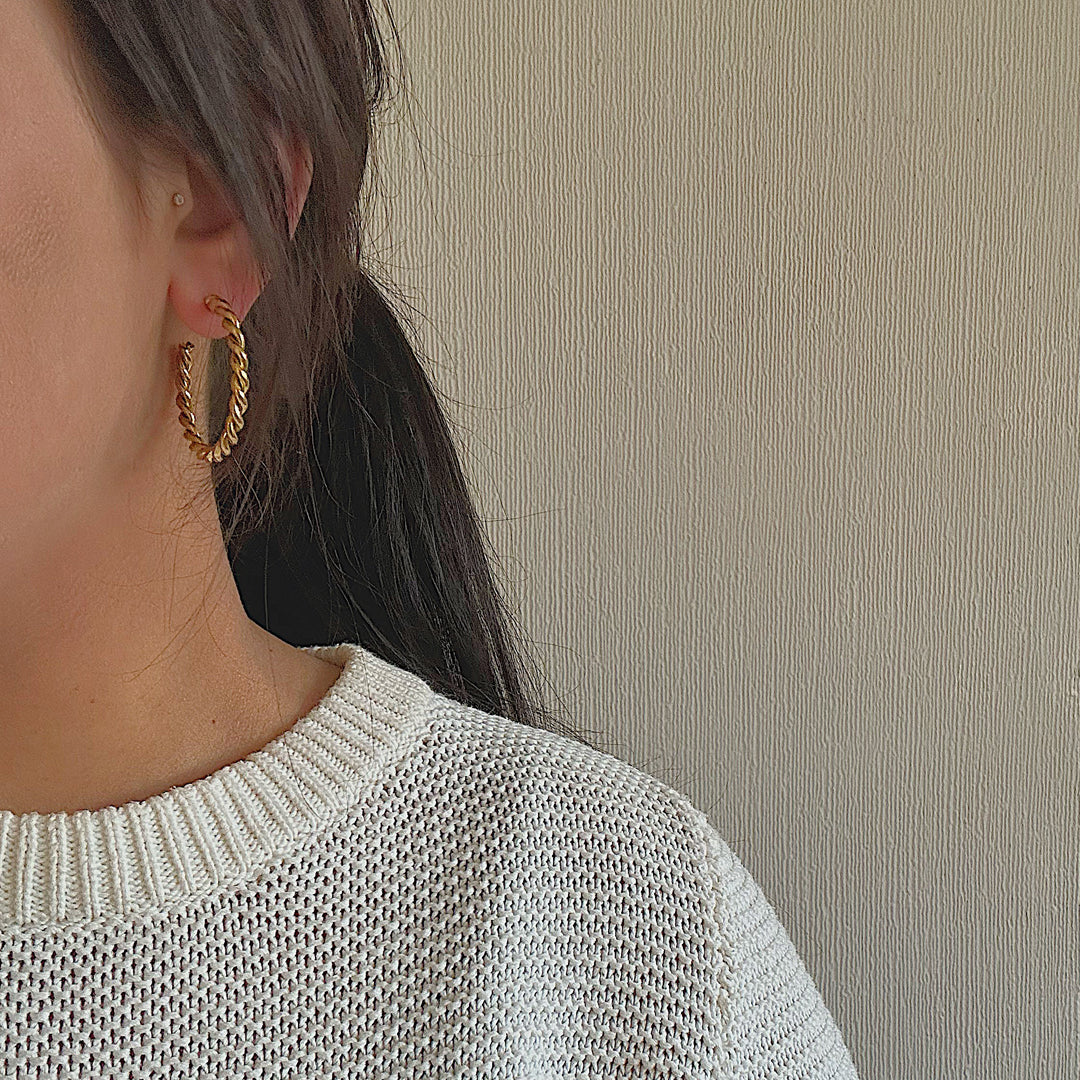 TRESSER. Gold Twist Hoop Earrings