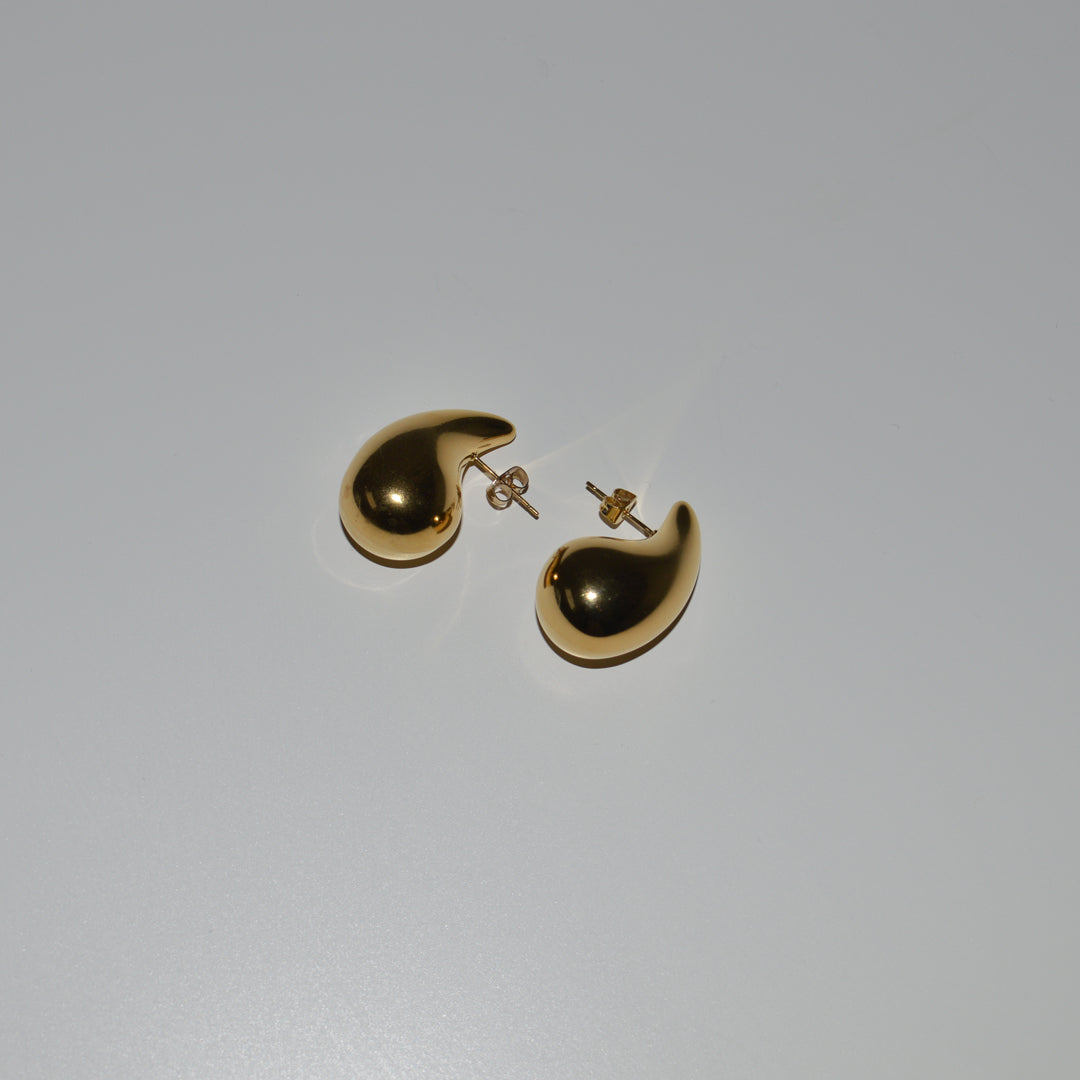 VENETA. Gold Teardrop Earrings