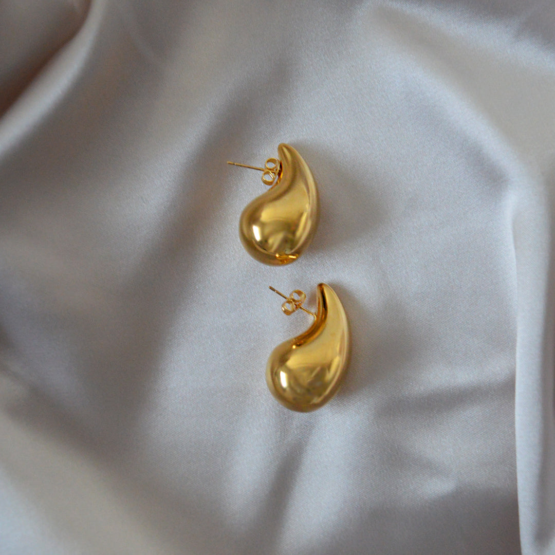 VENETA. Gold Teardrop Earrings