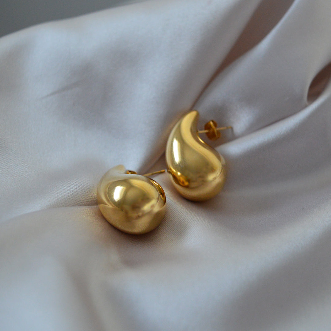 VENETA. Gold Teardrop Earrings