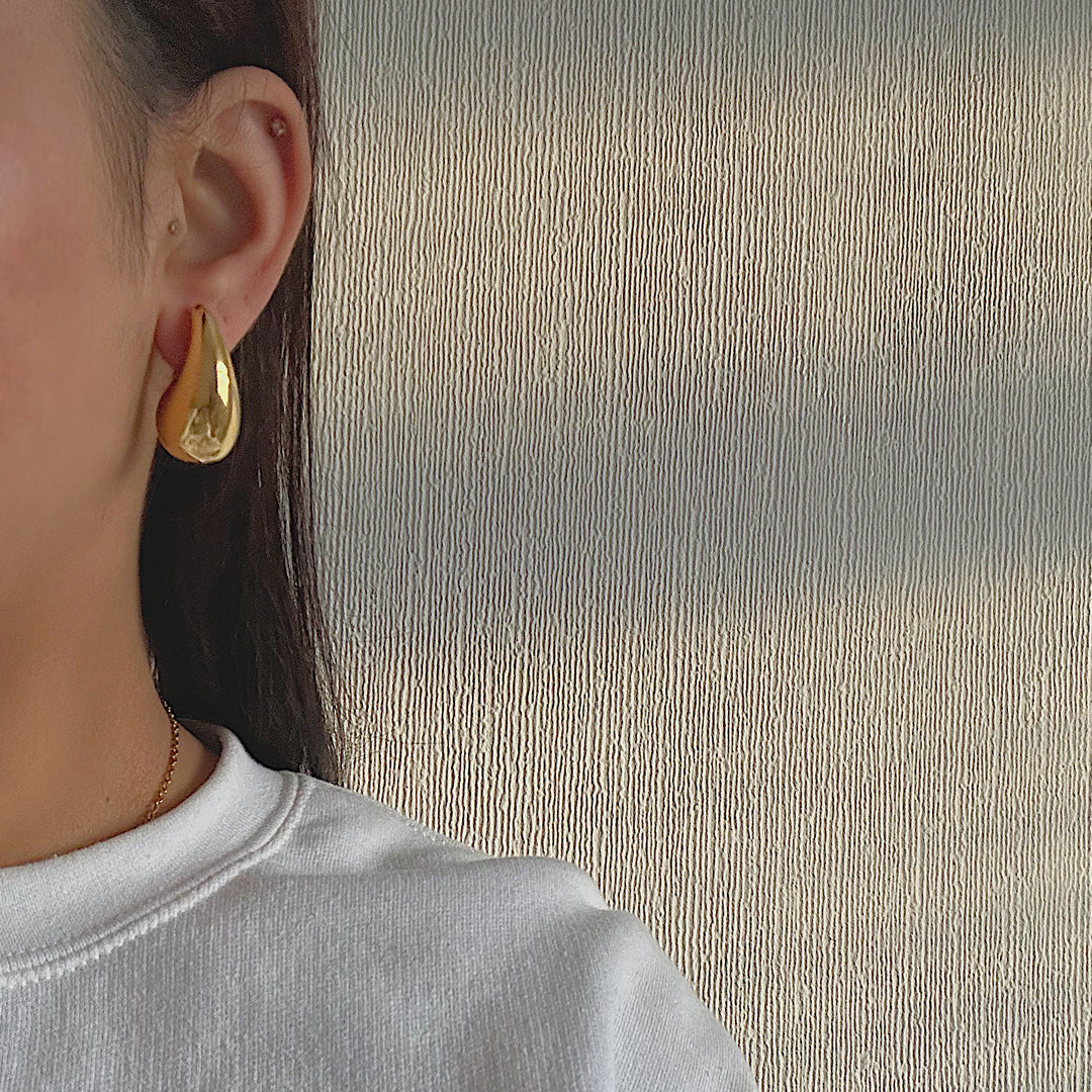 VENETA. Gold Teardrop Earrings IMPERFECT