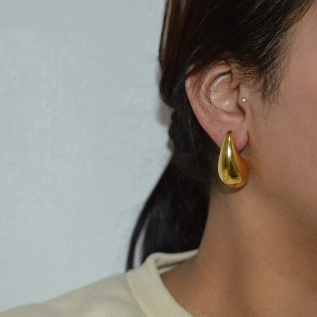 VENETA. Gold Teardrop Earrings IMPERFECT