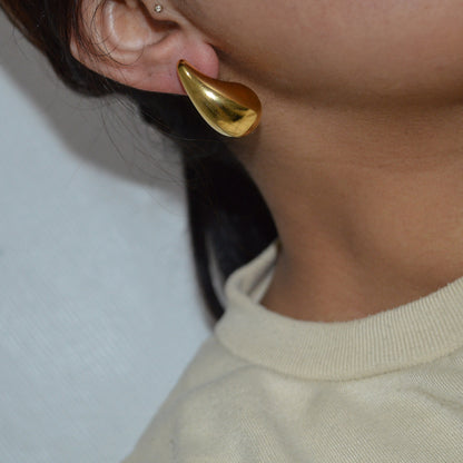 VENETA. Gold Teardrop Earrings