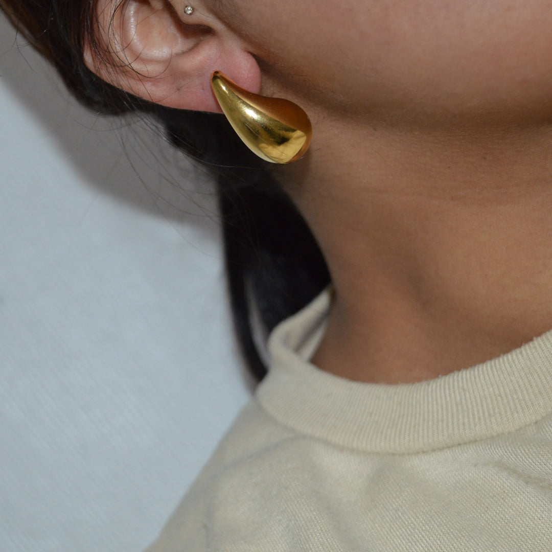 VENETA. Gold Teardrop Earrings IMPERFECT