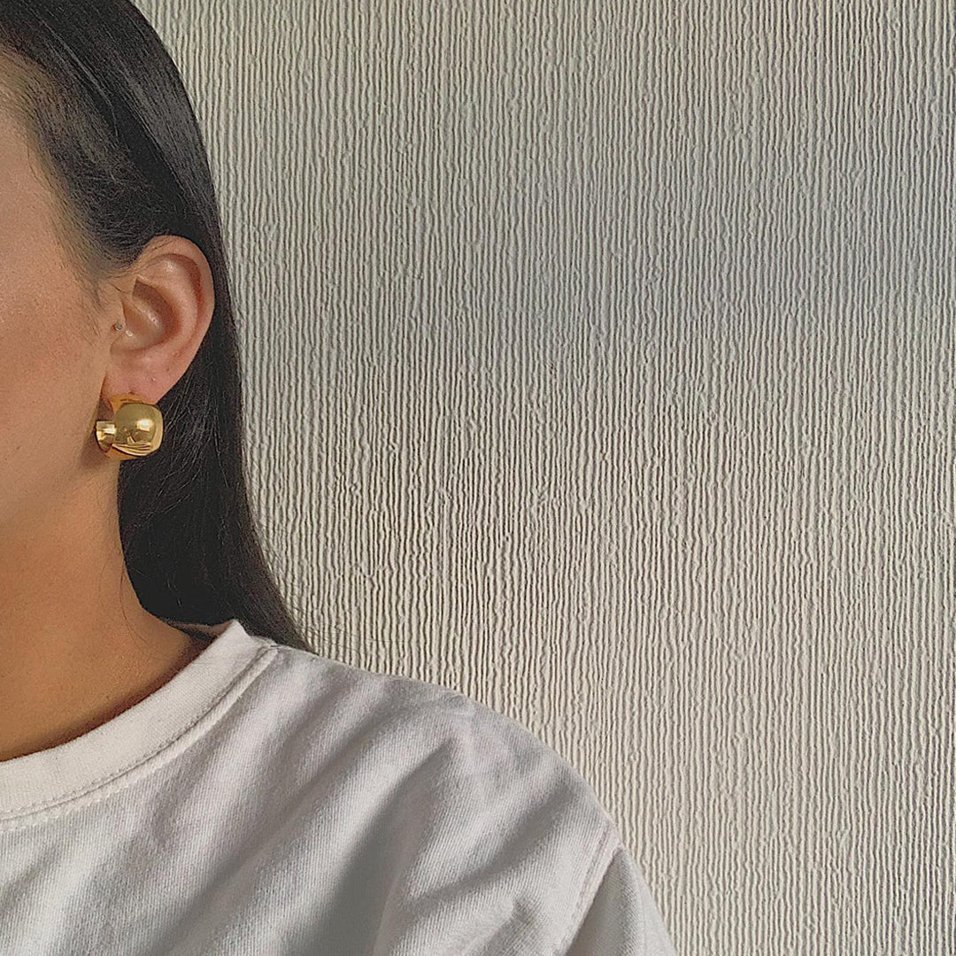 COUPE. Gold Wide Hoop Earrings