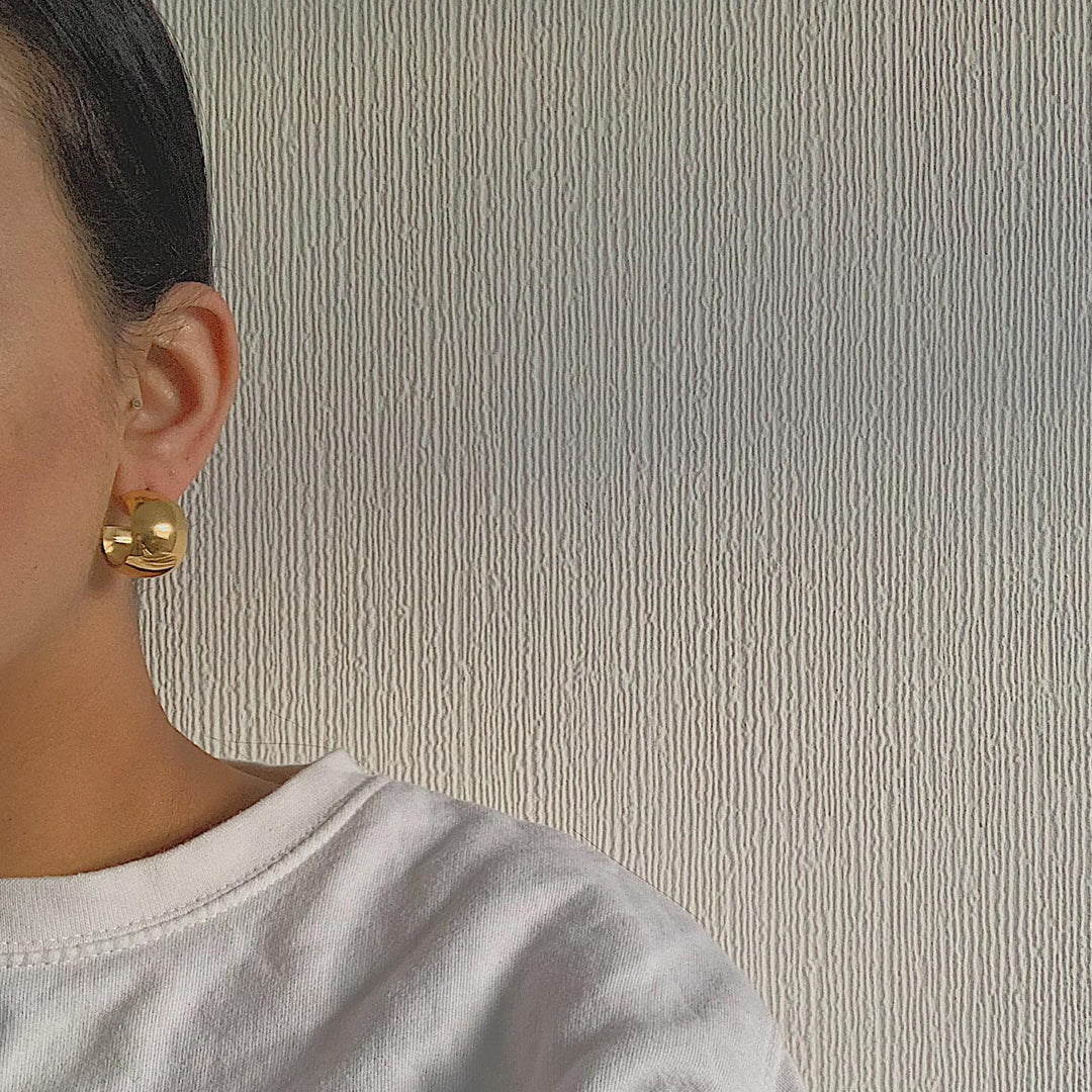 COUPE. Gold Wide Hoop Earrings