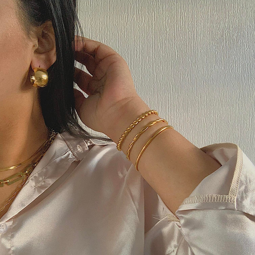 COUPE. Gold Wide Hoop Earrings